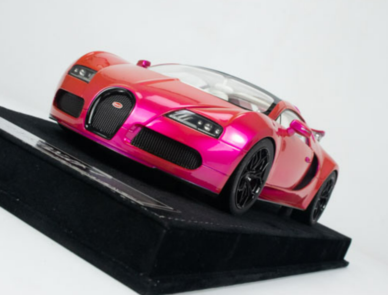 1/18 HH Model Bugatti Veyron Flash Pink