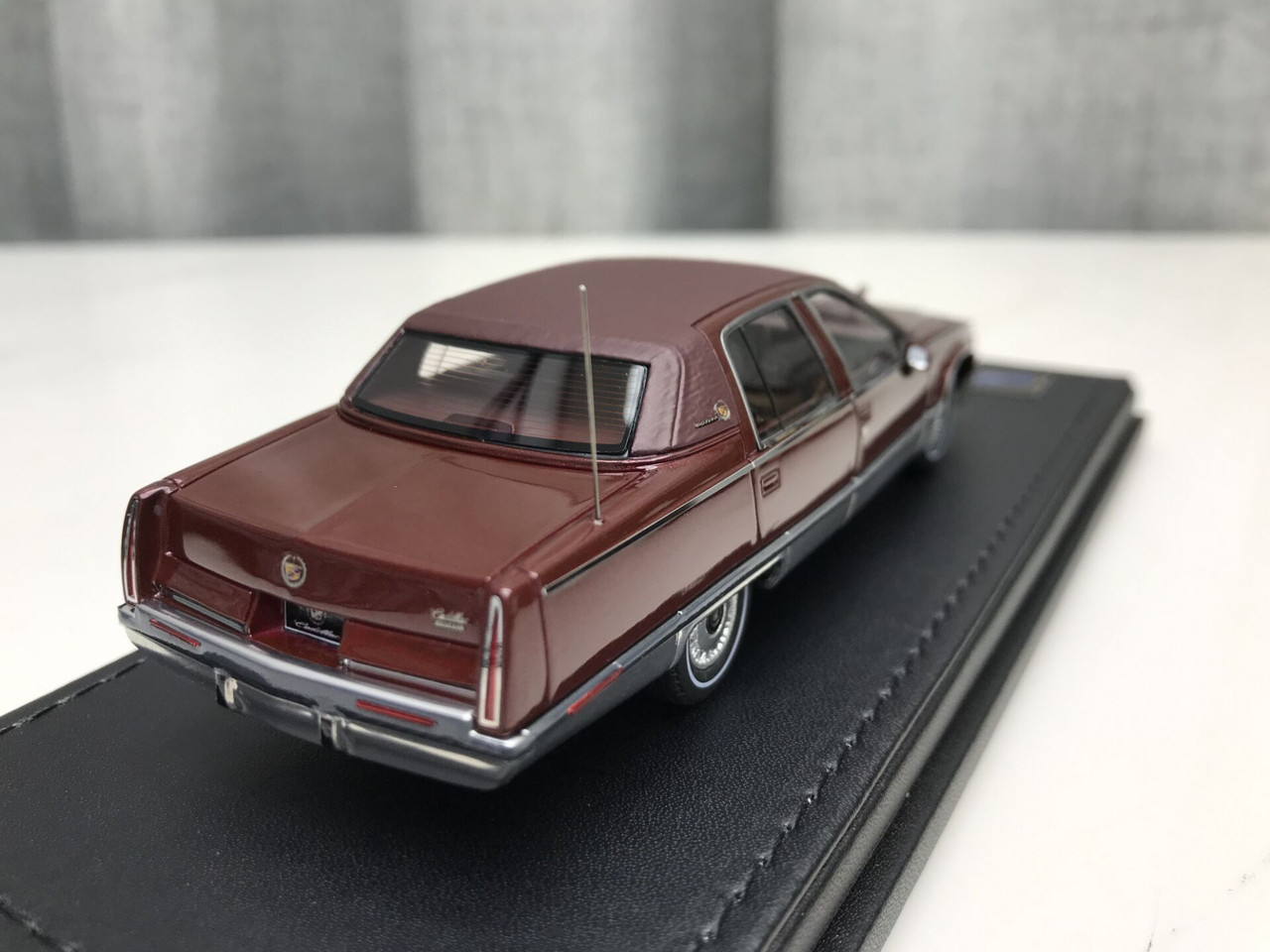 Cadillac 1 43
