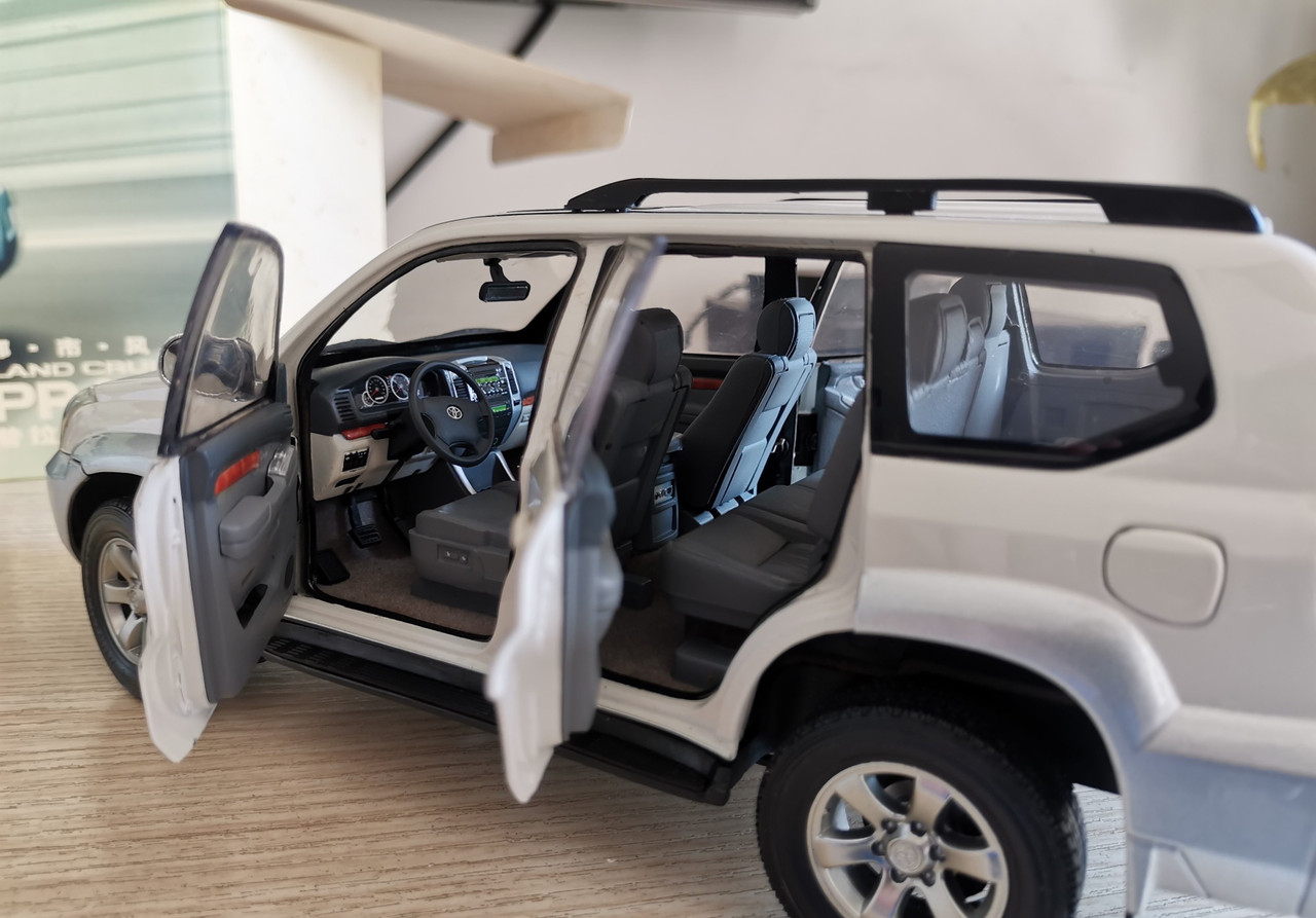 1/18 Dealer Edition 2007 Generation Prado (White) Diecast Car Model