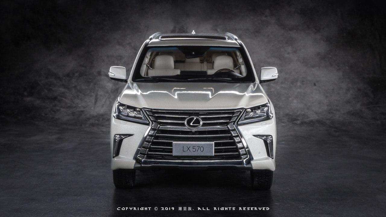 1/18 Kyosho Lexus LX570 (Sonic Quarts White) Diecast Car Model 