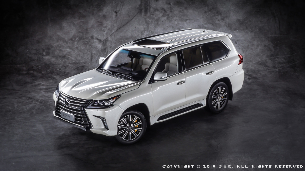 1/18 Kyosho Lexus LX570 (Sonic Quarts White) Diecast Car Model