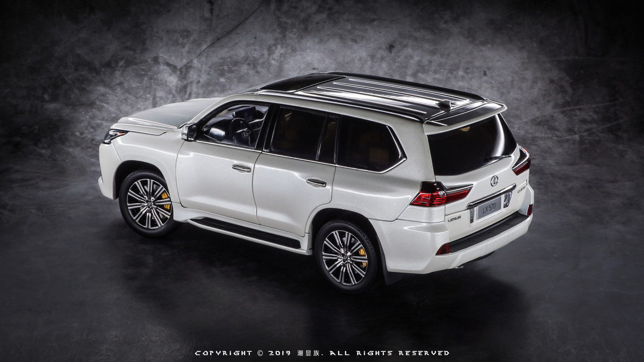 1/18 Kyosho Lexus LX570 (Sonic Quarts White) Diecast Car Model