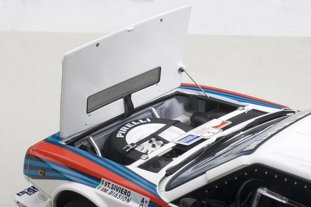 1/18 AUTOart LANCIA DELTA S4 MARTINI RALLY WINNER ARGENTINA 1986