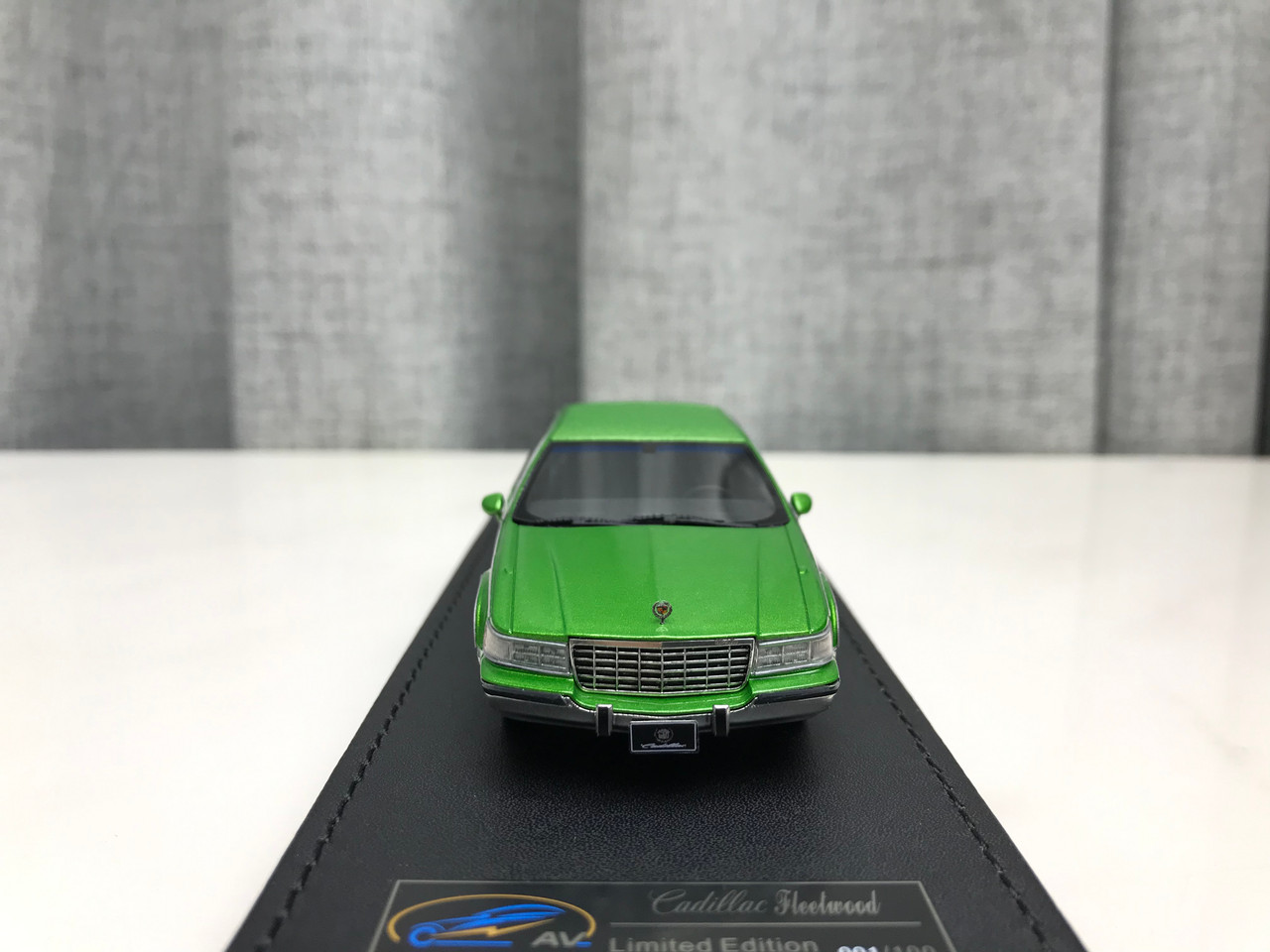 1/43 VAV 1993 Cadillac Fleetwood Brougham (Green) Resin Car Model