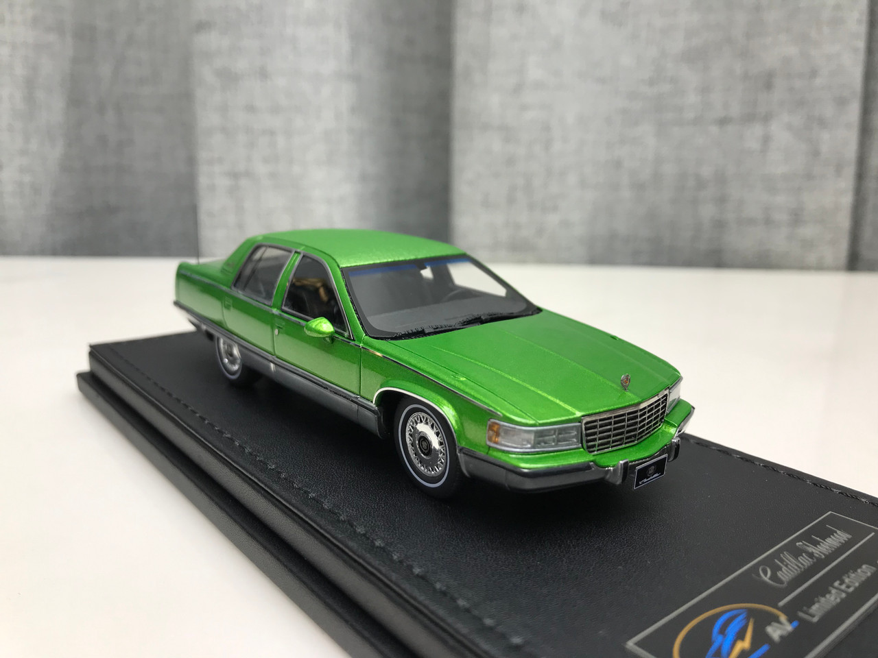 1/43 VAV 1993 Cadillac Fleetwood Brougham (Green) Resin Car Model
