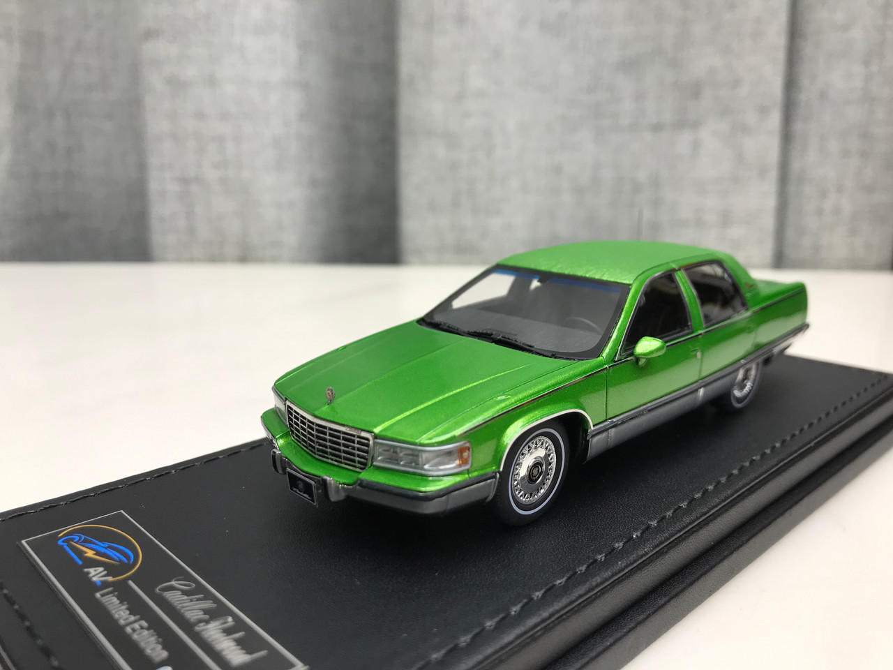 1/43 VAV 1993 Cadillac Fleetwood Brougham (Green) Resin Car Model
