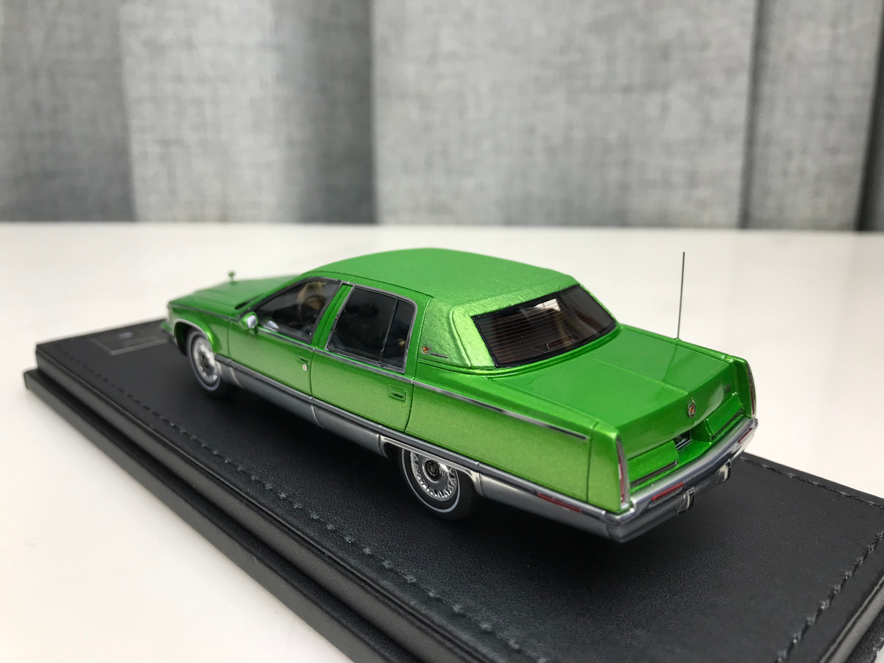 1/43 VAV 1993 Cadillac Fleetwood Brougham (Green) Resin Car Model Limited