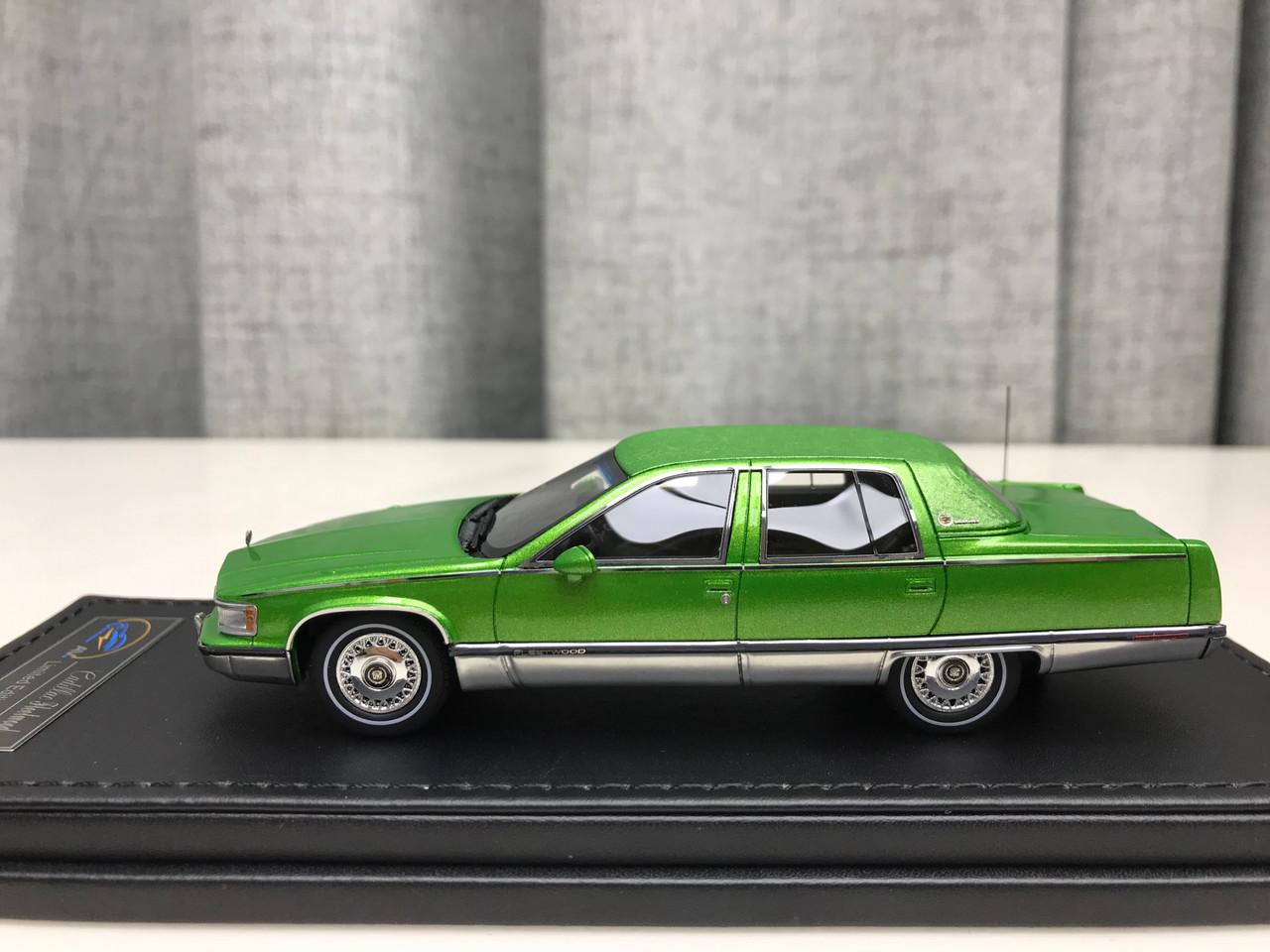 1/43 VAV 1993 Cadillac Fleetwood Brougham (Green) Resin Car Model