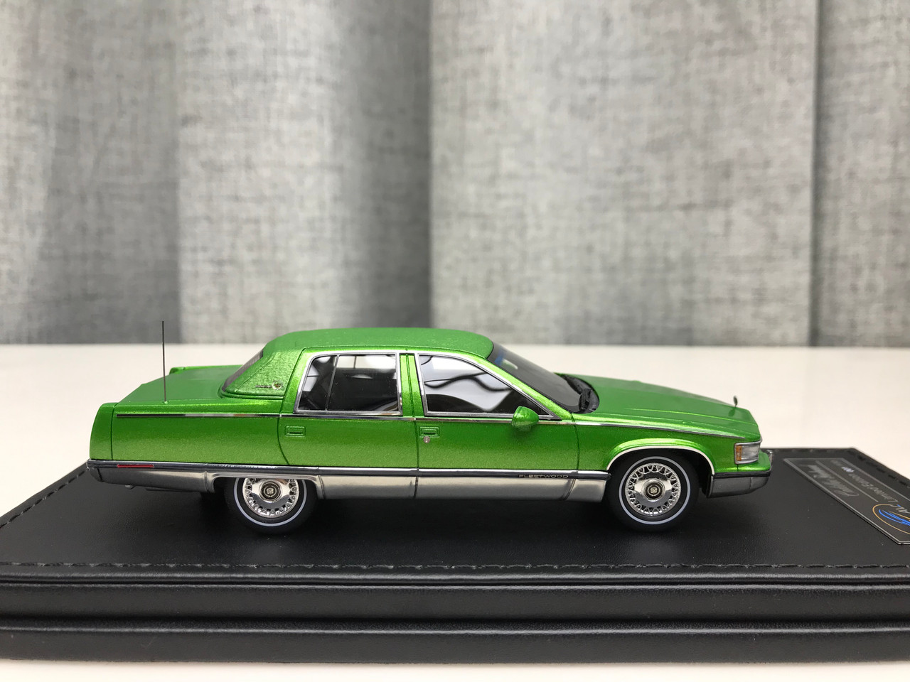 1/43 VAV 1993 Cadillac Fleetwood Brougham (Green) Resin Car Model
