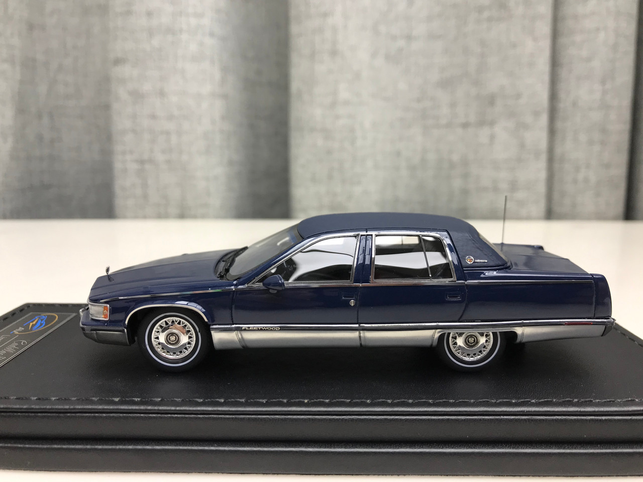 VAV-MODELS 18 キャデラック 1993 1:18 CADILLAC フリートウッド BLUE