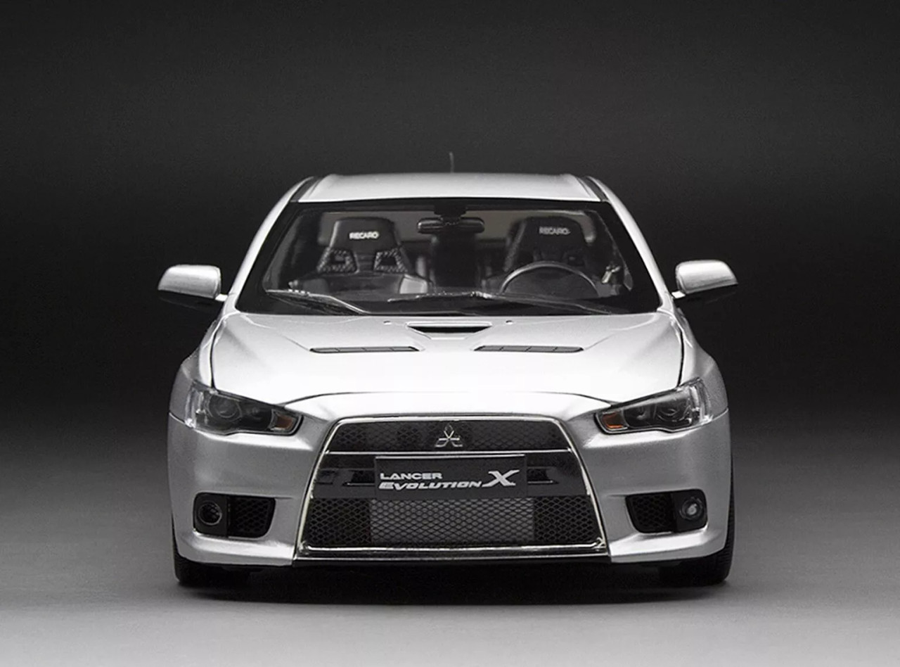 【'T'】Sサイズ 1/18 Sunstar Mitsubishi Lancer Evolution X (Cool Silver Metallic