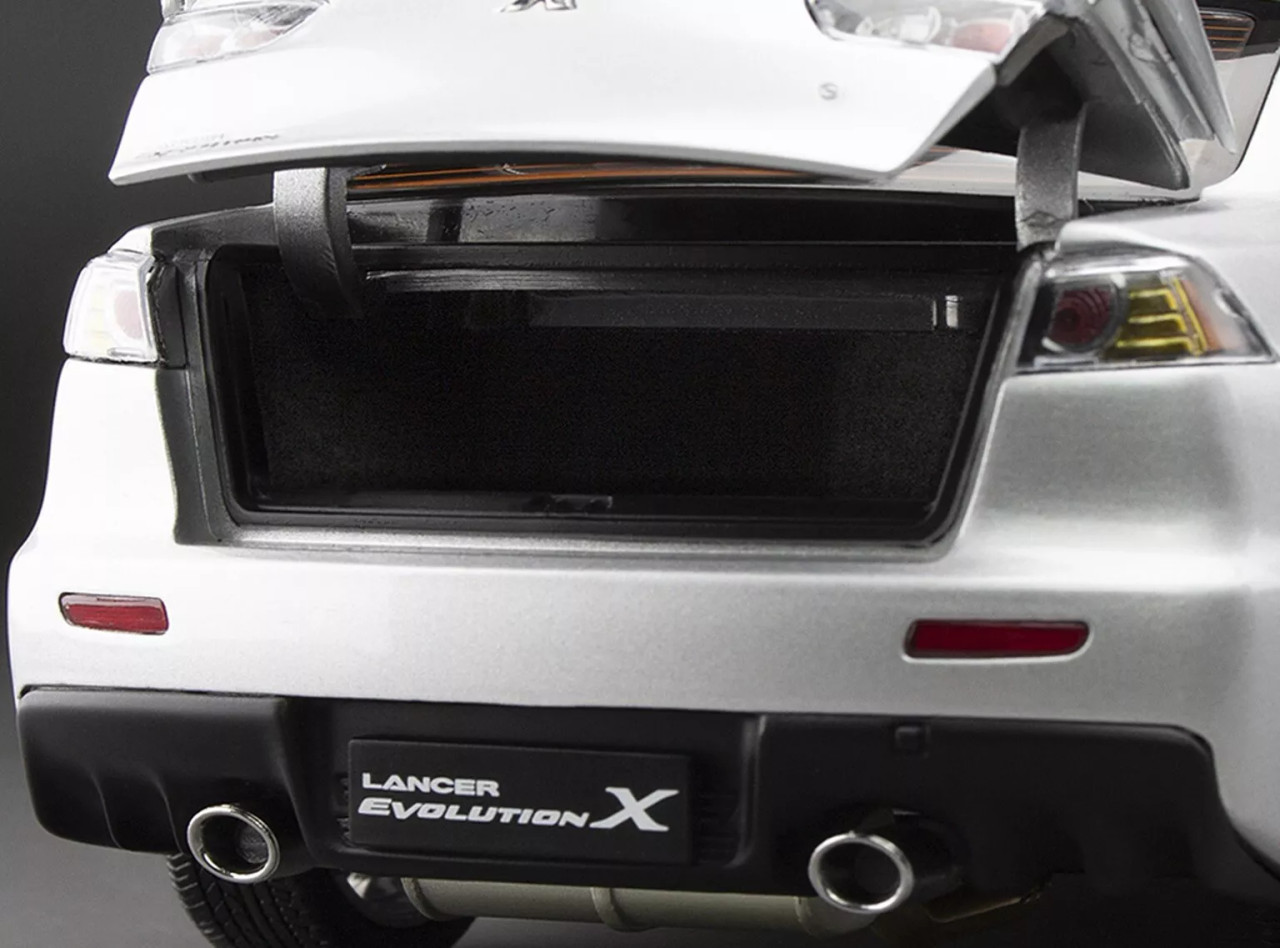 1/18 Sunstar Mitsubishi Lancer Evolution X (Cool Silver Metallic