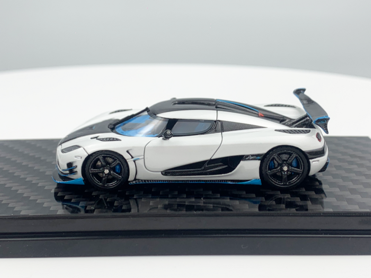 1/64 Frontiart Koenigsegg Agera RS1 (Pearl White) Car Model