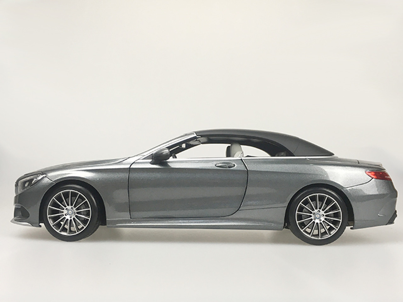 1/18 Norev 2015 Mercedes-Benz Mercedes S-Class S-Klasse Convertible (Grey) Diecast Car Model