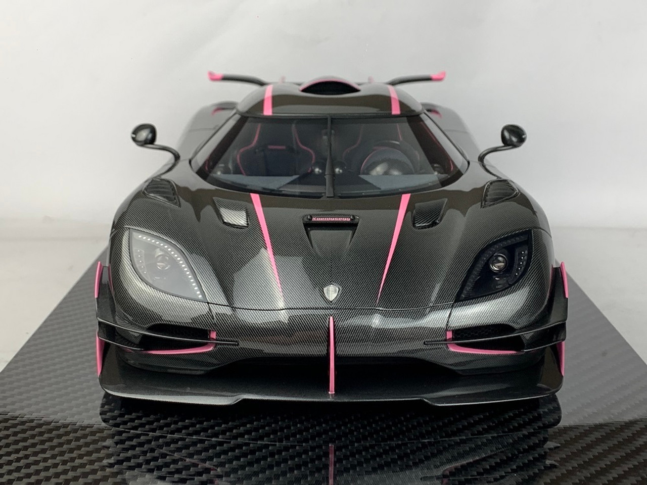 1/12 Frontiart Koenigsegg One:1 (Carbon Pink) Resin Car