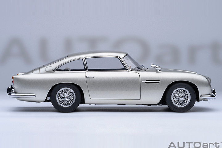 1/18 AUTOart 1964 Aston Martin DB5 James Bond Goldfinger with