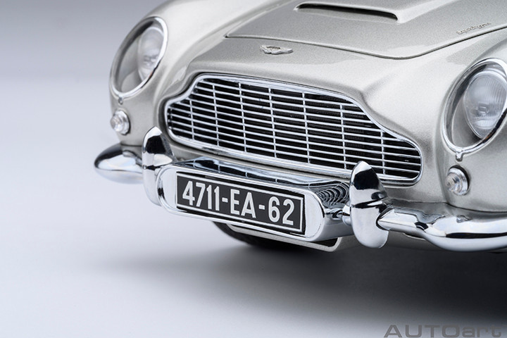 1/18 AUTOart 1964 Aston Martin DB5 James Bond Goldfinger with