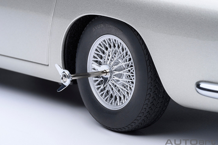 1/18 AUTOart 1964 Aston Martin DB5 James Bond Goldfinger with