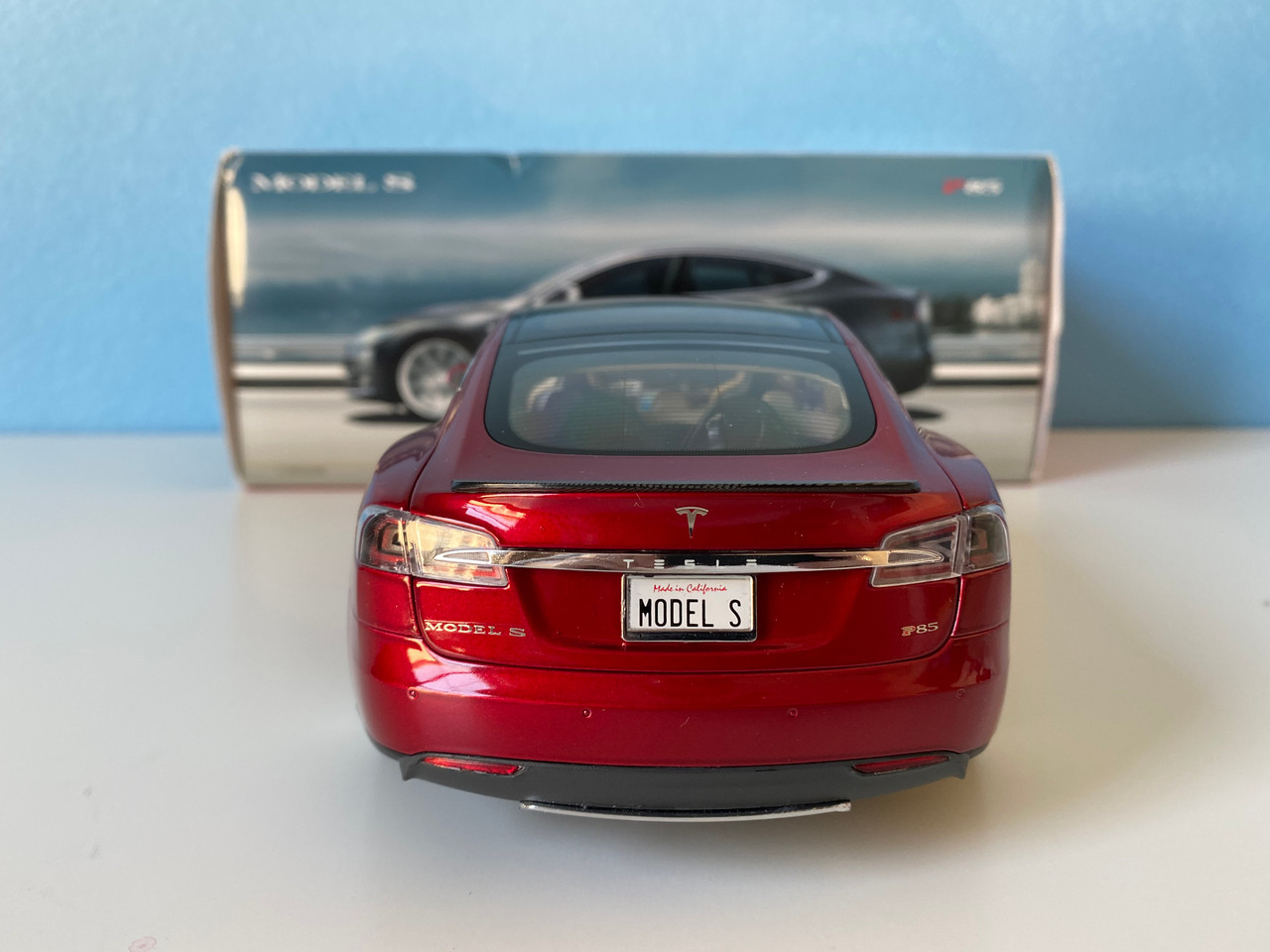 1/18 Official Dealer Edition Tesla Model S P85 (Red) Diecast Car Model