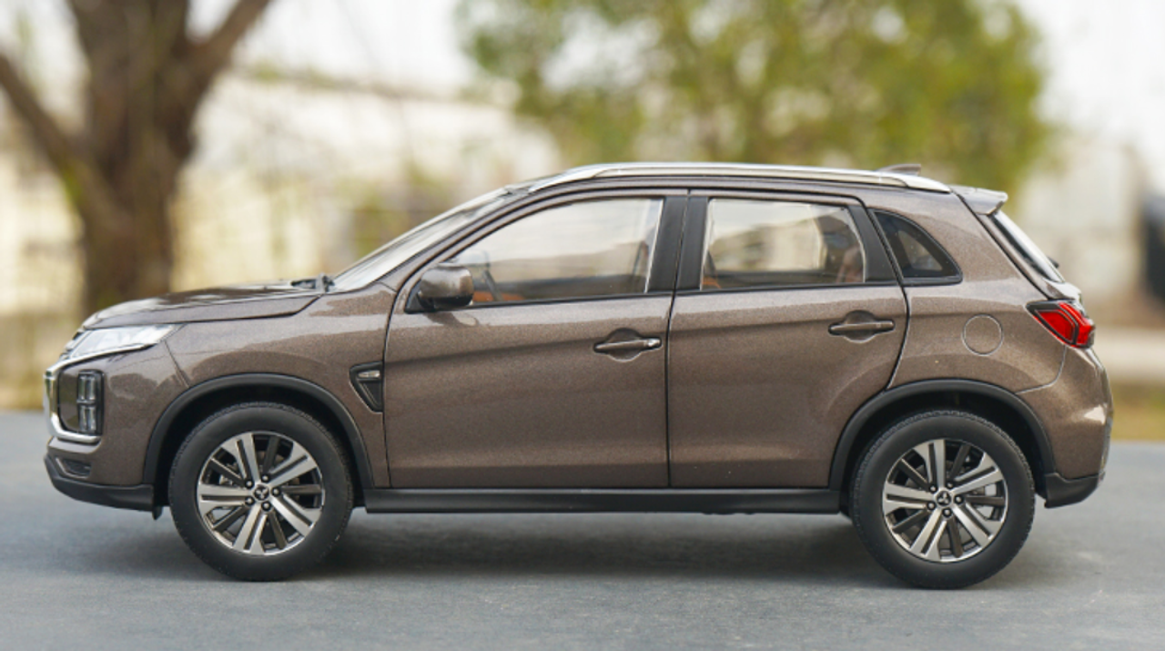 1/18 Dealer Edition 2018 / 2019 Mitsubishi ASX (Brown) Diecast Car Model