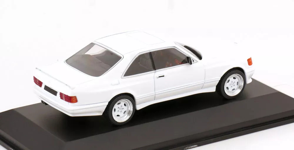 Miniature MERCEDES-BENZ 560 SEC AMG WIDE BODY C126 1990 NOIR 1/43