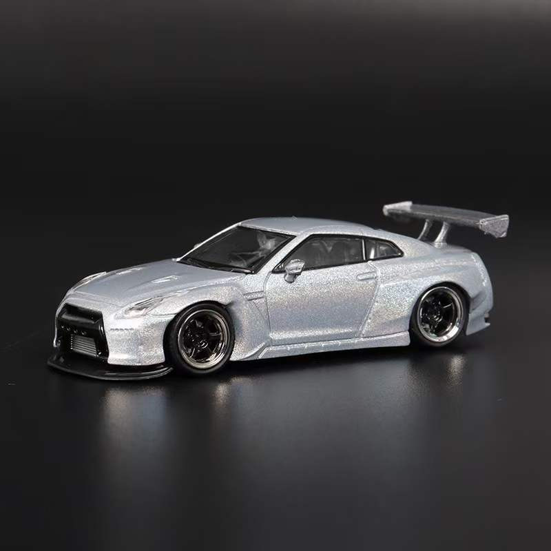 1/64 DOT Models Nissan GT-R R35 Rocket Bunny (Chrome White