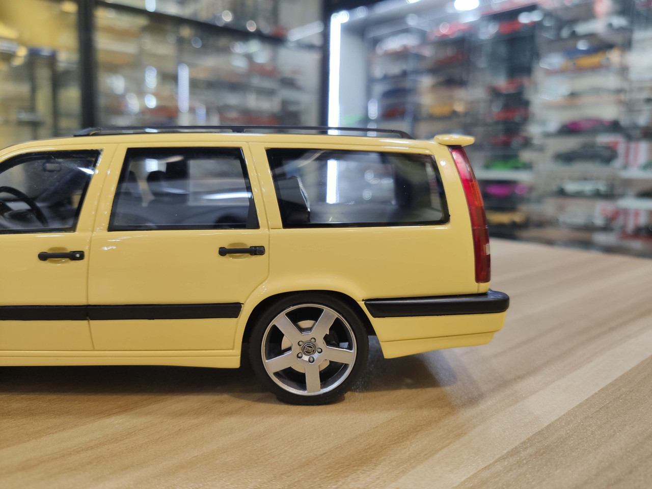 1/18 OTTO Volvo 850 T-5 R (Yellow) Resin Car Model