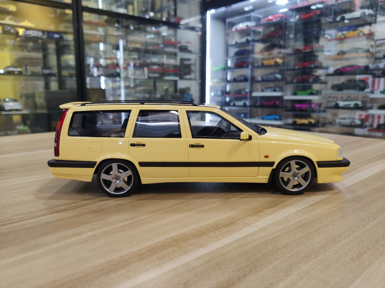 1/18 OTTO Volvo 850 T-5 R (Yellow) Resin Car Model