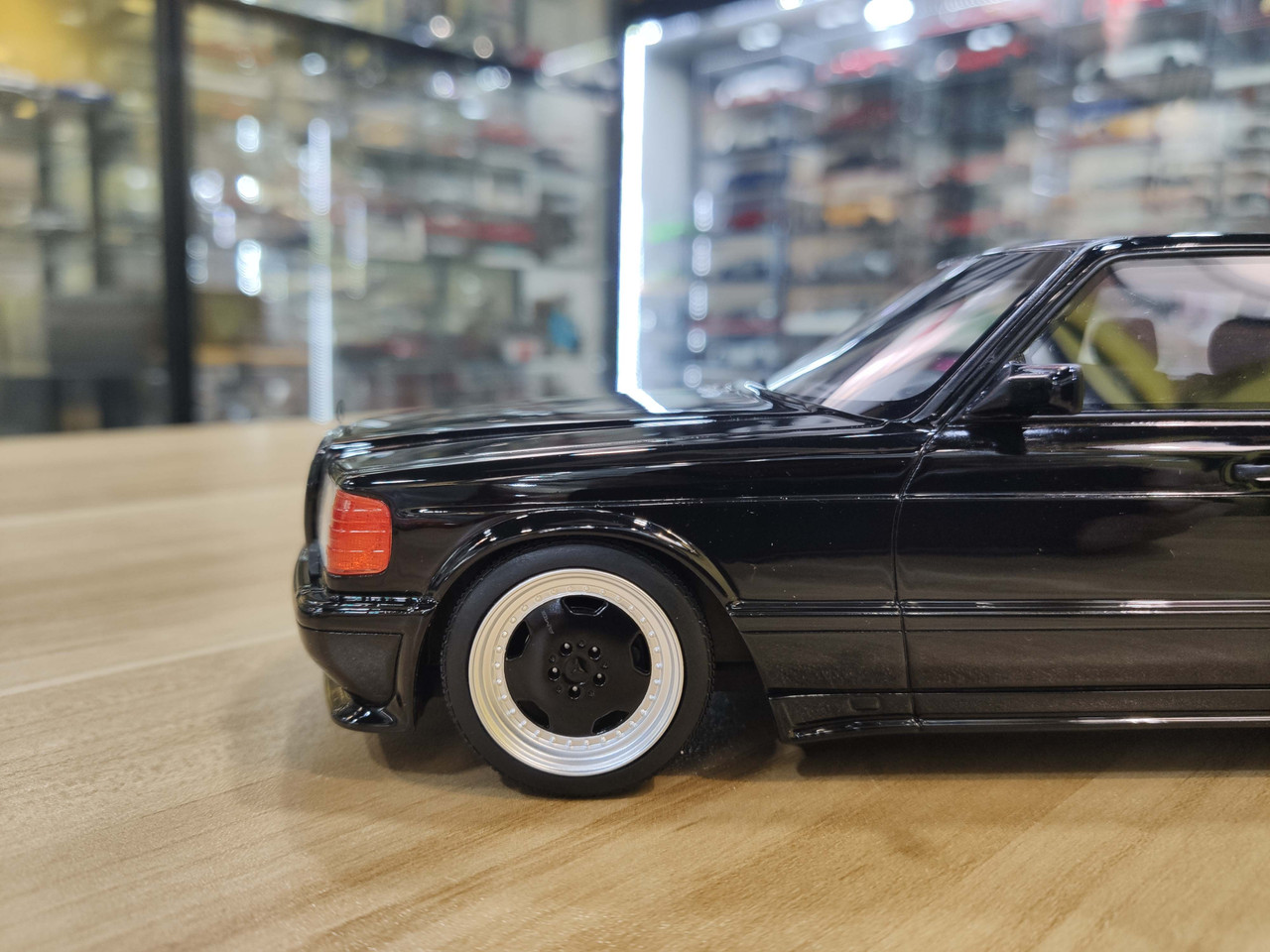 1/18 OTTO Mercedes-Benz Mercedes 560 6.0 SEL AMG W126 (Black