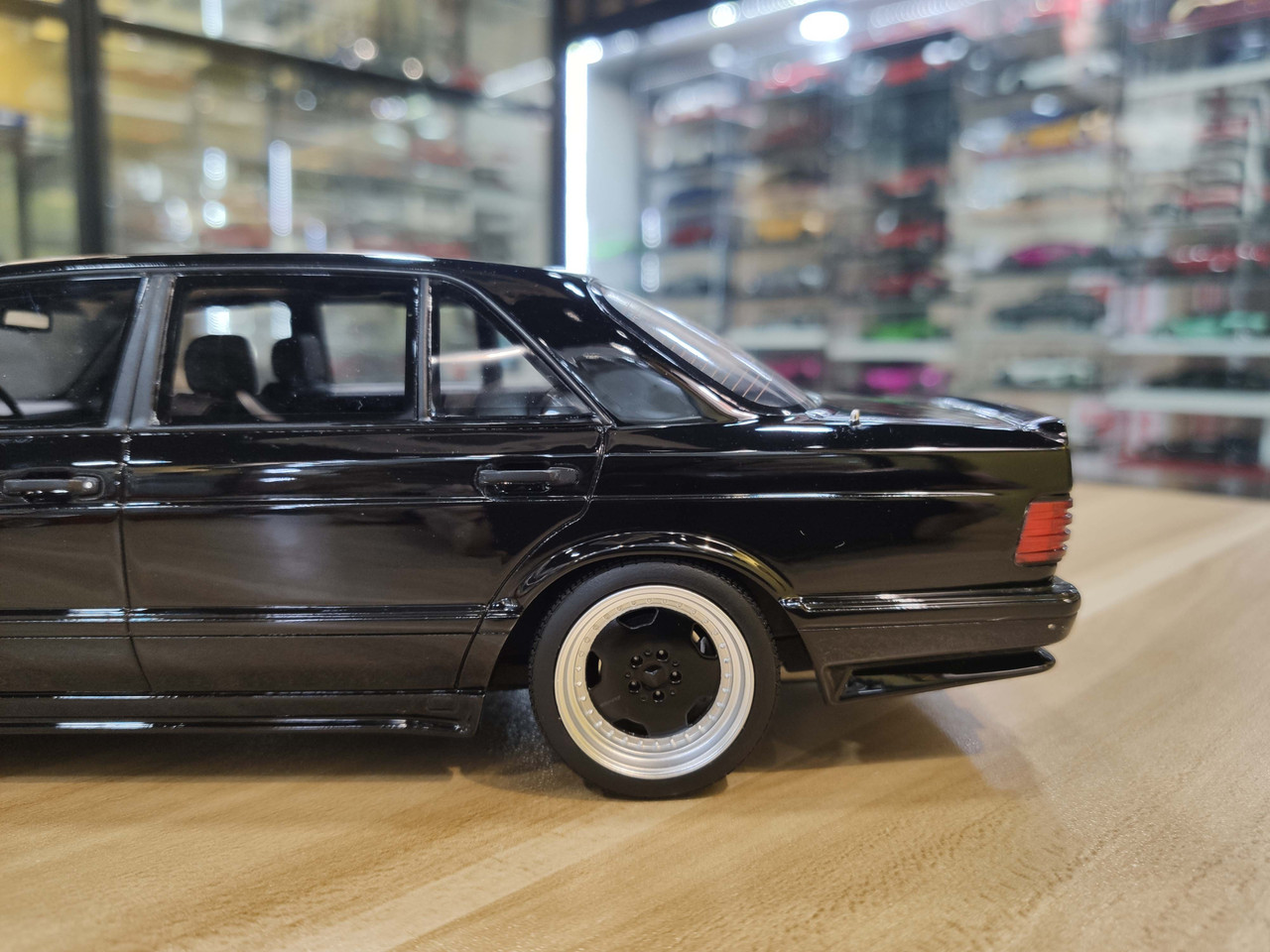 公式新作1/18 メルセデスベンツ 560SEL (W126) Sクラス ミニカー ミニカー