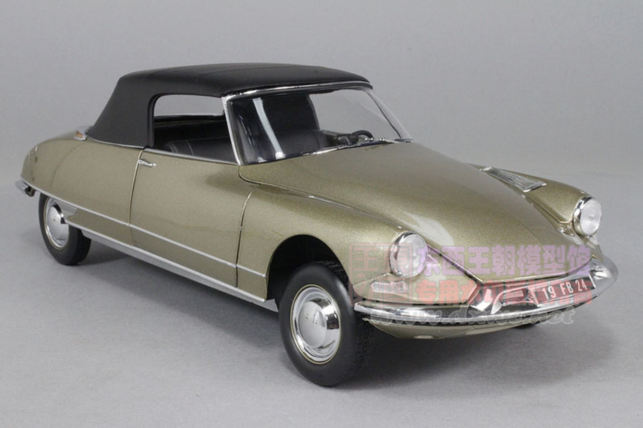 ミニカー norev Citroen DS19 Cabriolet Norev and the royal blue Citroën DS 19 Cabriolet