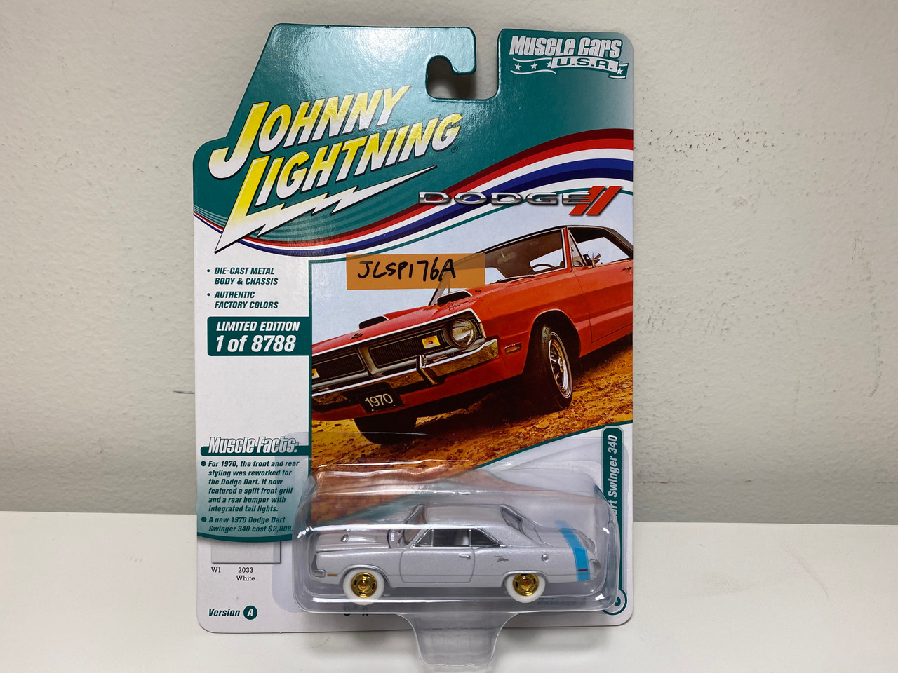 CHASE CAR 1/64 Johnny Lightning 1970 Dodge Dart Swinger (White