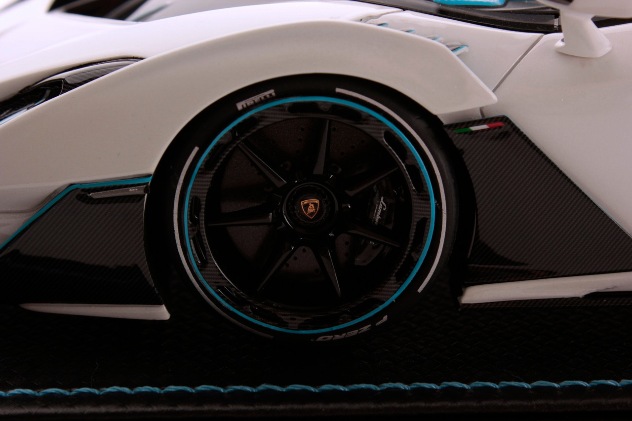 シナノ　HAND MADE SC-20 1/18 MR Collection Lamborghini SC20 (Shiny White) Car Model