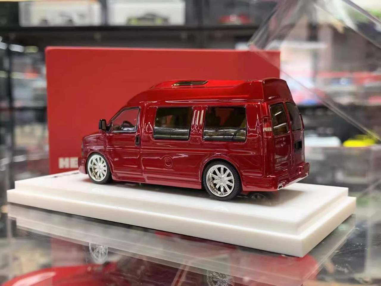 1/64 GOC GMC Savana (Red) Diecast Car Model - LIVECARMODEL.com