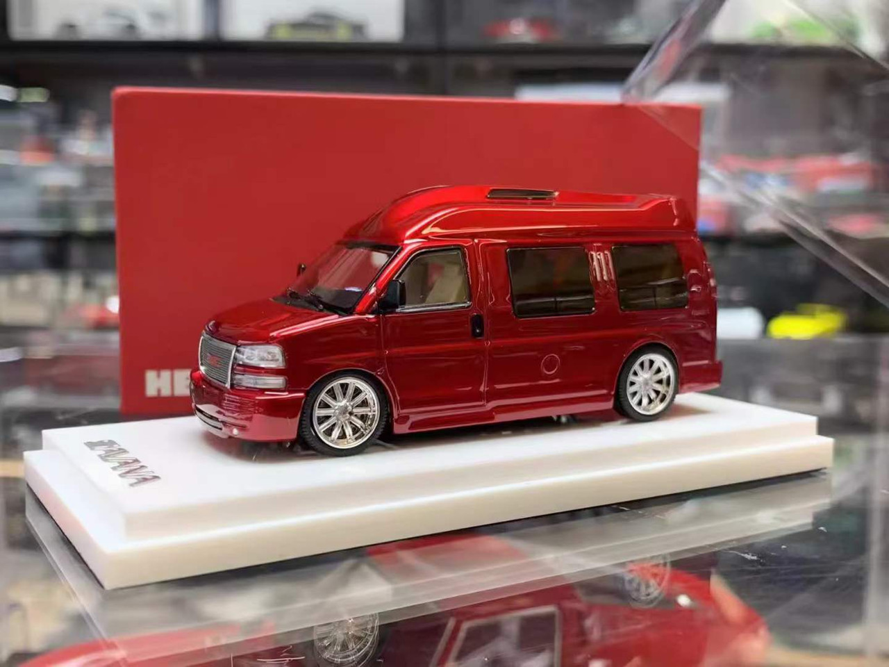 1/64 GOC GMC Savana (Red) Diecast Car Model - LIVECARMODEL.com