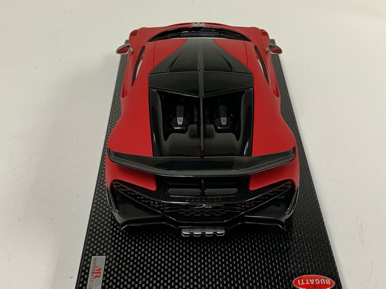 1/18 MR Bugatti Divo (Italian Red Matt) with Carbon Fiber Base Resin Car Model Limited