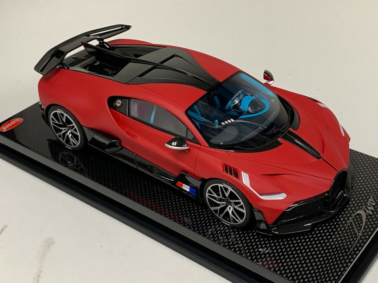 1/18 MR Bugatti Divo (Italian Red Matt) with Carbon Fiber Base Resin Car Model Limited