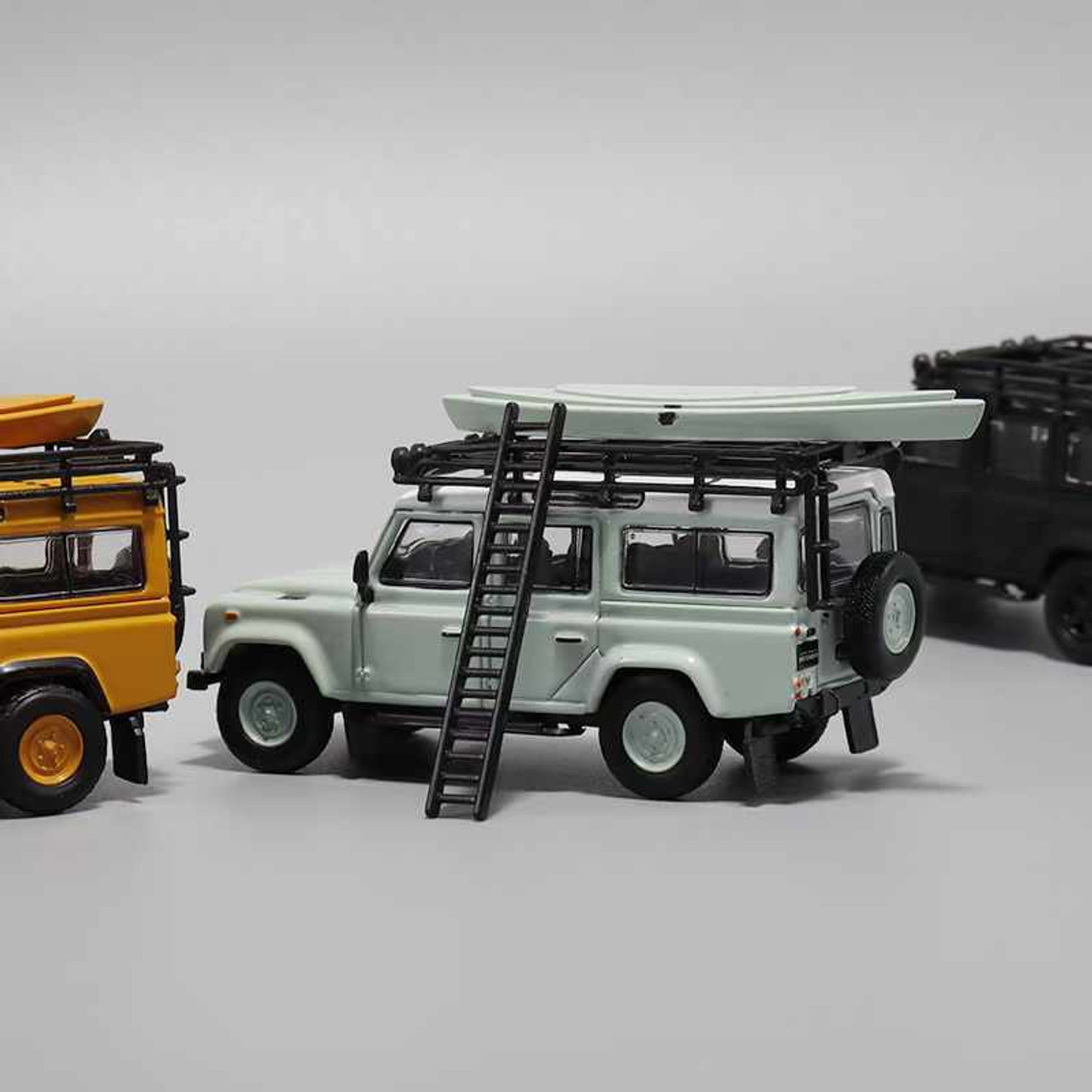 1/64 Master Land Rover Defender 110 (Light Green) Diecast