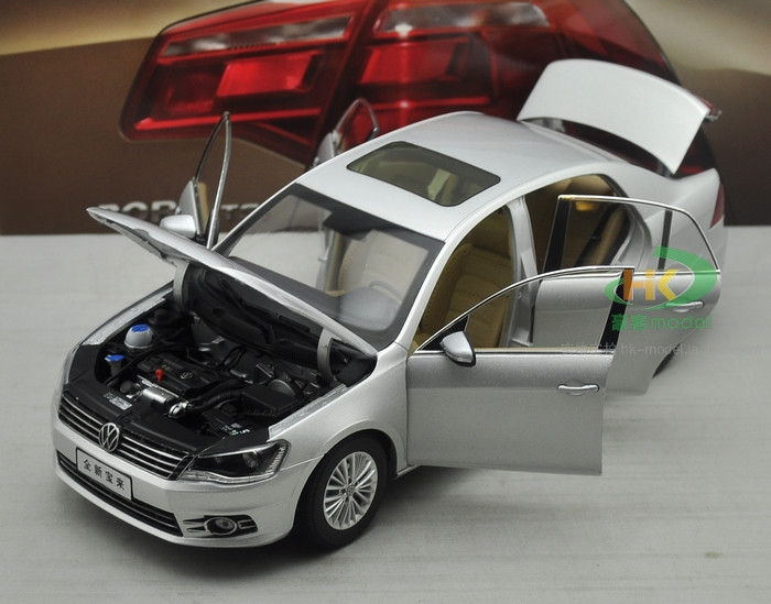 NEW DEALER 1/18 VOLKSWAGEN VW BORA (SILVER) DIECAST CAR MODEL