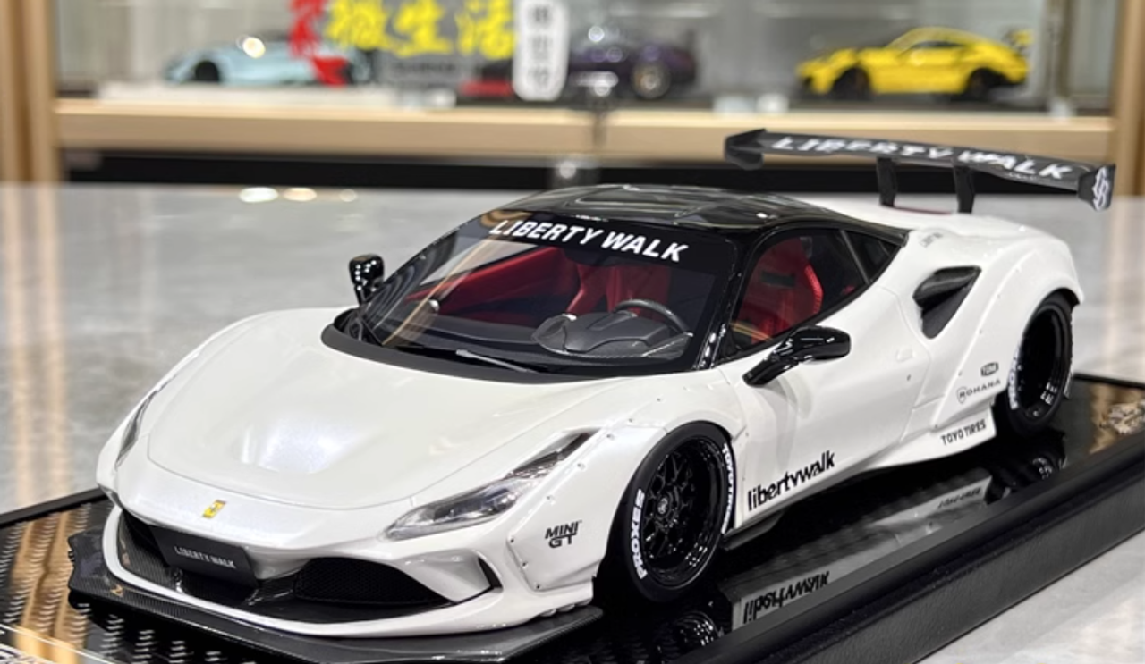 (PYOMARO樣)VIP Scale Model FerrariフェラーリF8 1/18 VIP Scale Model Ferrari F8 Liberty Walk (Pearl White