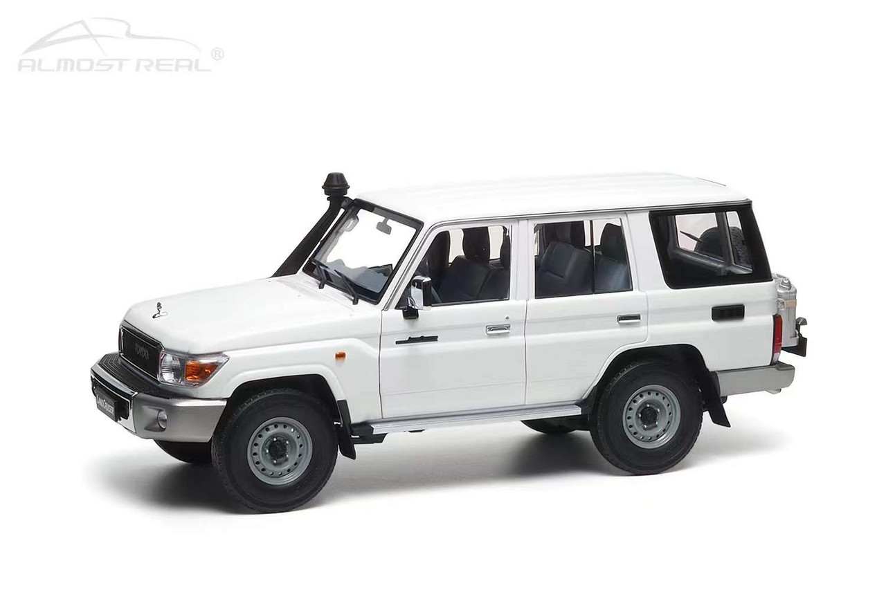 702-024 Almost Real 1/18 トヨタ ランド クルーザー 702-024 Almost