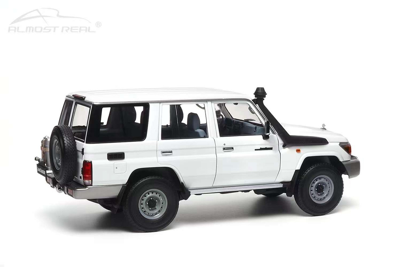 1/18 Almost Real 2017 Toyota Land Cruiser LC76 (White) Car Model