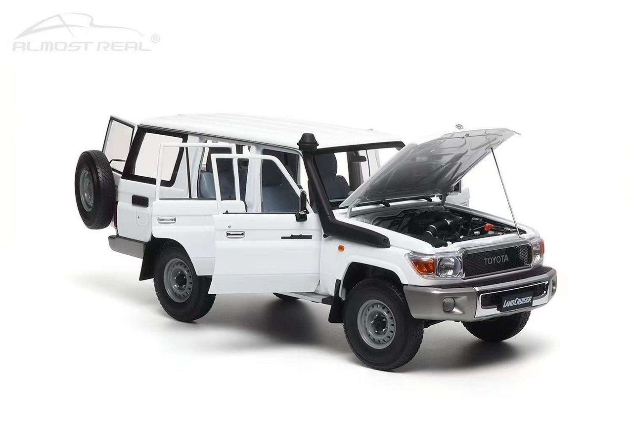 1/18 Almost Real 2017 Toyota Land Cruiser LC76 (White) Car Model