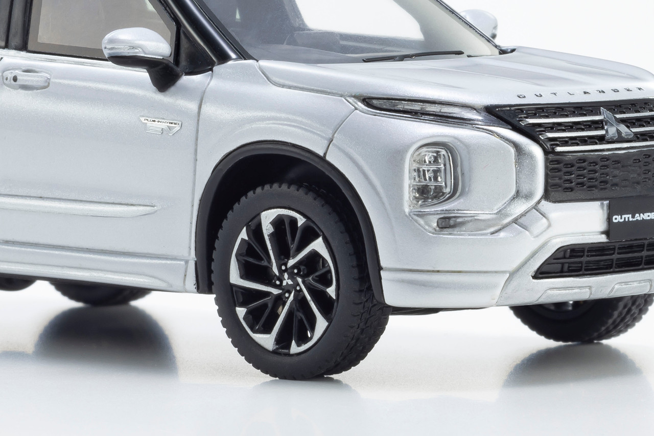 1/43 Kyosho Mitsubishi Outlander (White) Resin Car Model
