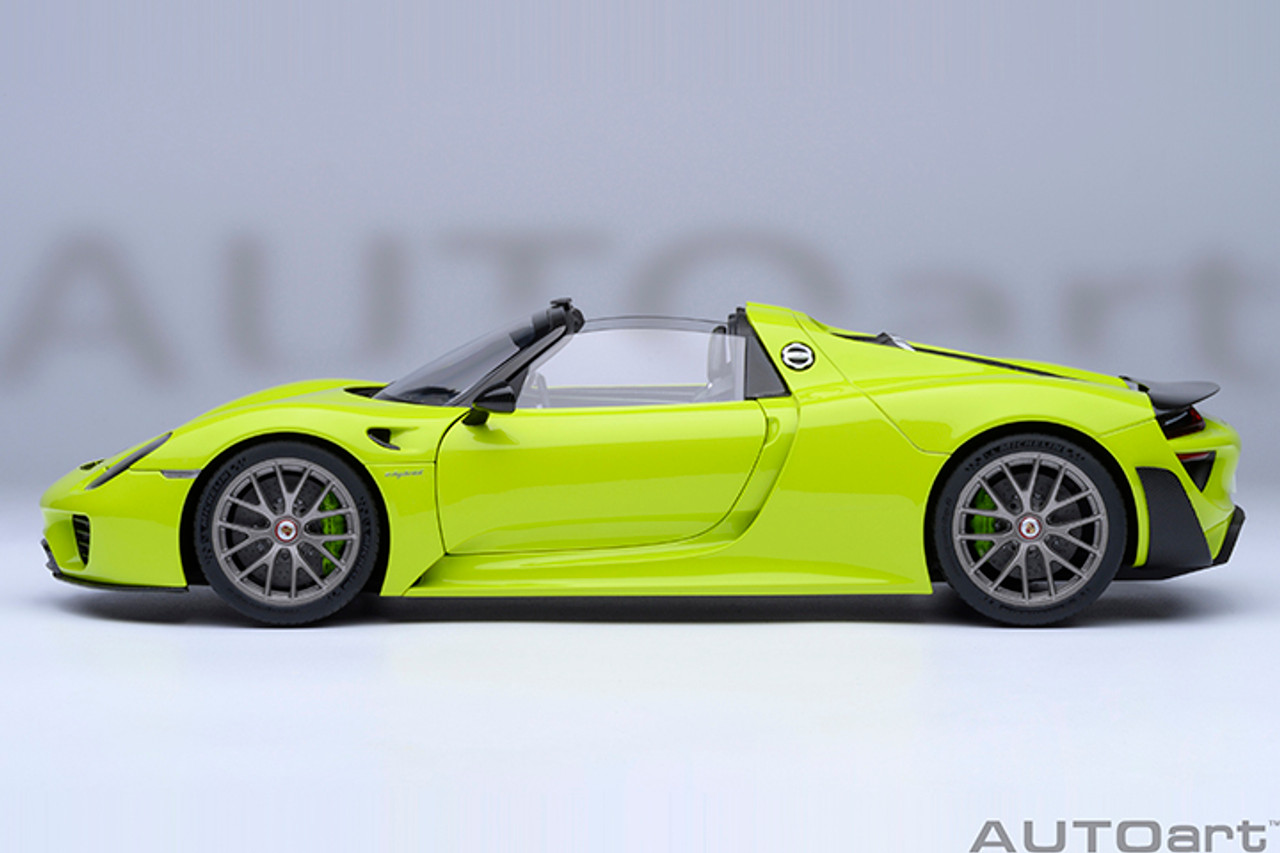 Porsche 918 Spyder 1/18ミニカーライムグリーン Porsche 918 Spyder 1/18ミニカーライムグリーン PORSCHE 918