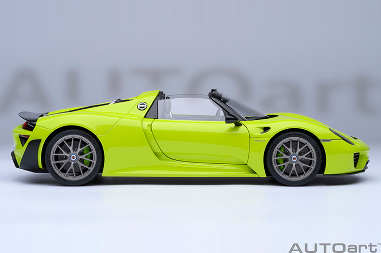 1/18 AUTOart Porsche 918 Spyder Weissach Package (Acid Green