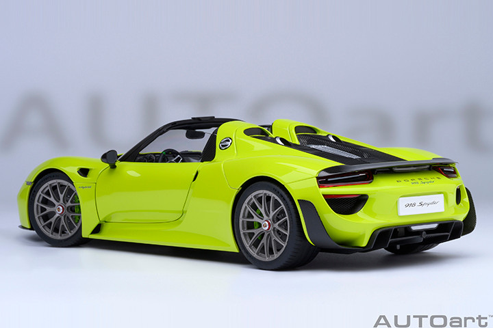 1/18 AUTOart Porsche 918 Spyder Weissach Package (Acid Green) Car