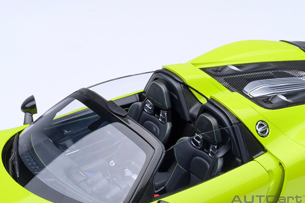 1/18 AUTOart Porsche 918 Spyder Weissach Package (Acid Green