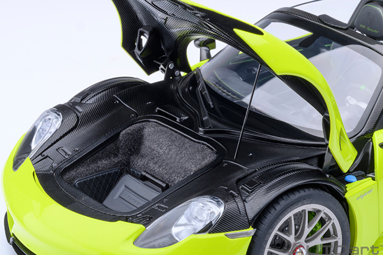 1/18 AUTOart Porsche 918 Spyder Weissach Package (Acid Green