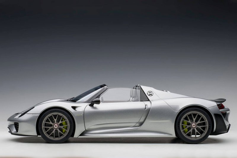 Porsche 918 Spyder シルバーメタリック1/18 1/18 AUTOart Porsche 918 Spyder Weissach Package (Liquid Metal
